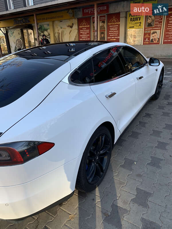 Лифтбек Tesla Model S 2014 в Киеве