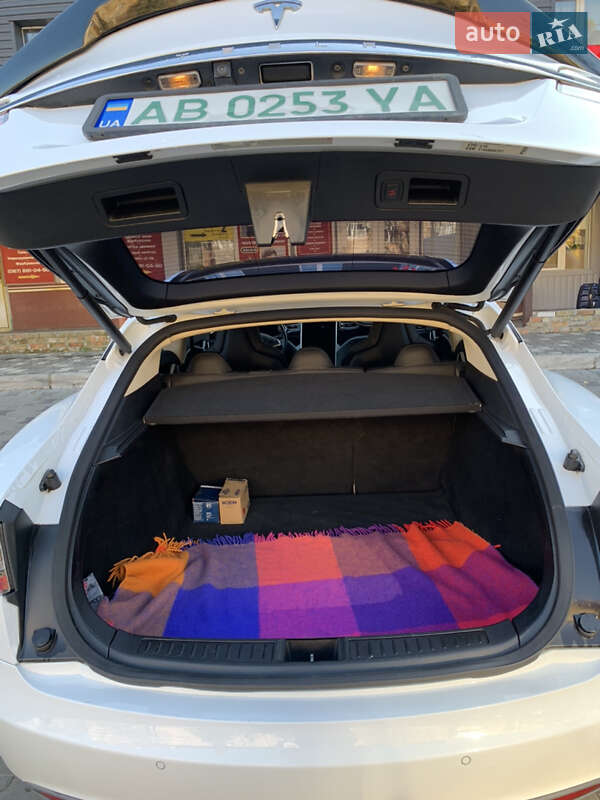 Лифтбек Tesla Model S 2014 в Киеве