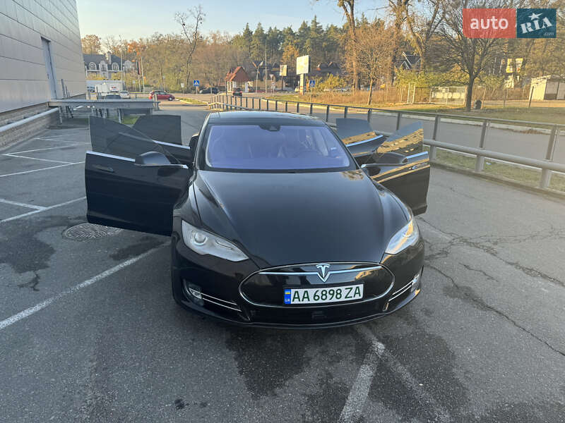 Лифтбек Tesla Model S 2015 в Броварах