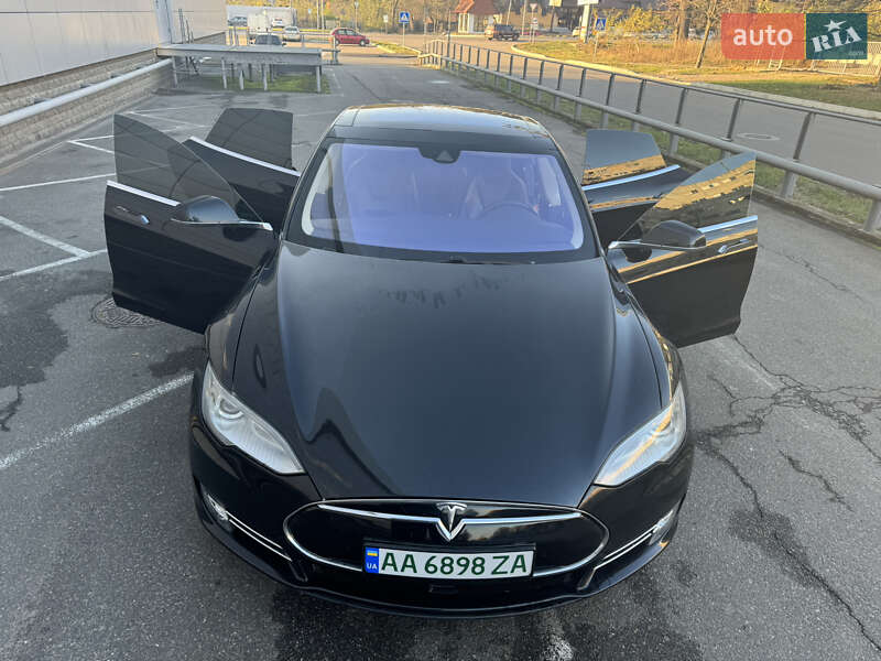 Лифтбек Tesla Model S 2015 в Броварах