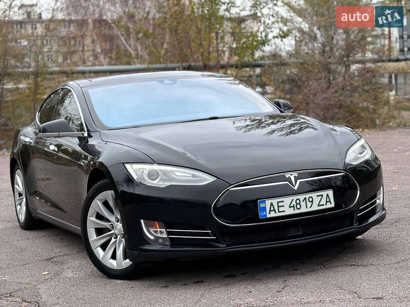 Лифтбек Tesla Model S 2015 в Днепре