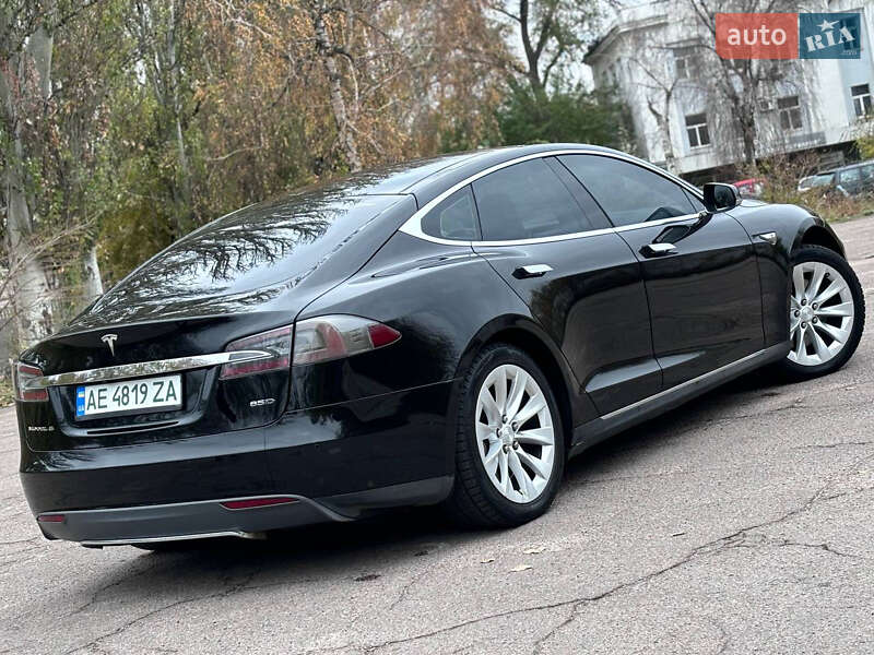 Лифтбек Tesla Model S 2015 в Днепре