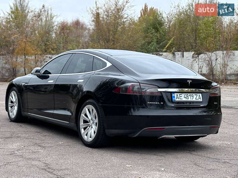 Лифтбек Tesla Model S 2015 в Днепре