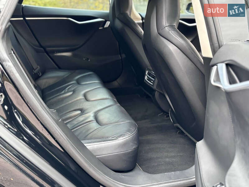 Лифтбек Tesla Model S 2015 в Днепре