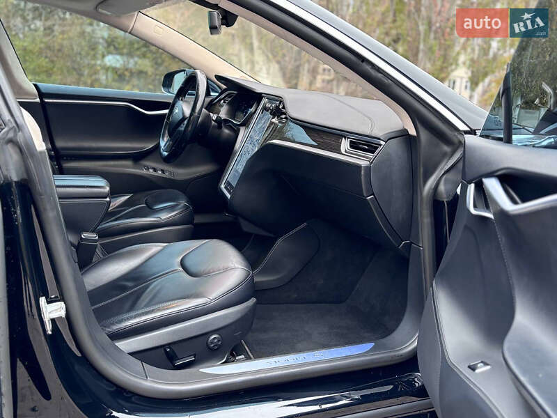 Лифтбек Tesla Model S 2015 в Днепре