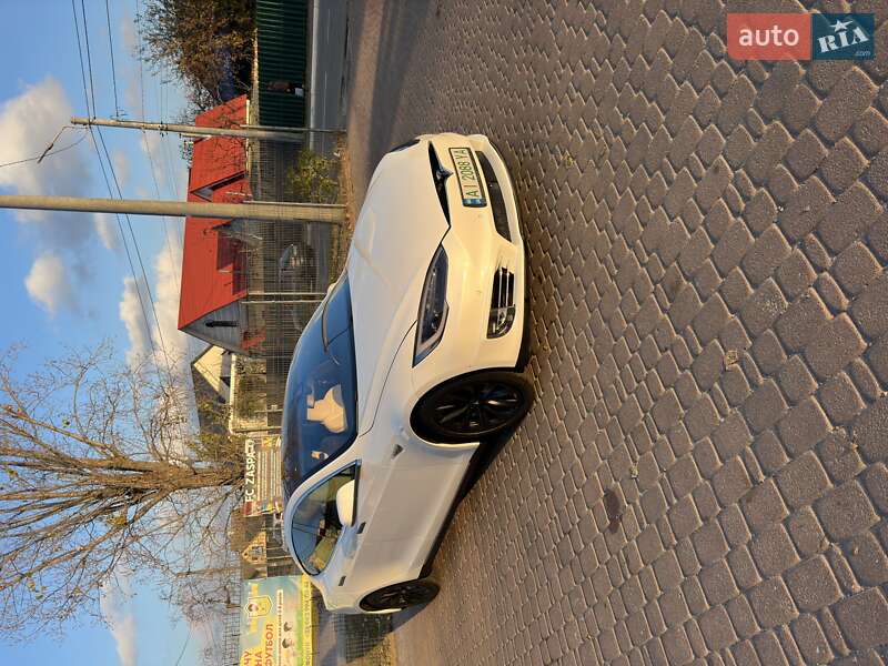 Лифтбек Tesla Model S 2015 в Киеве