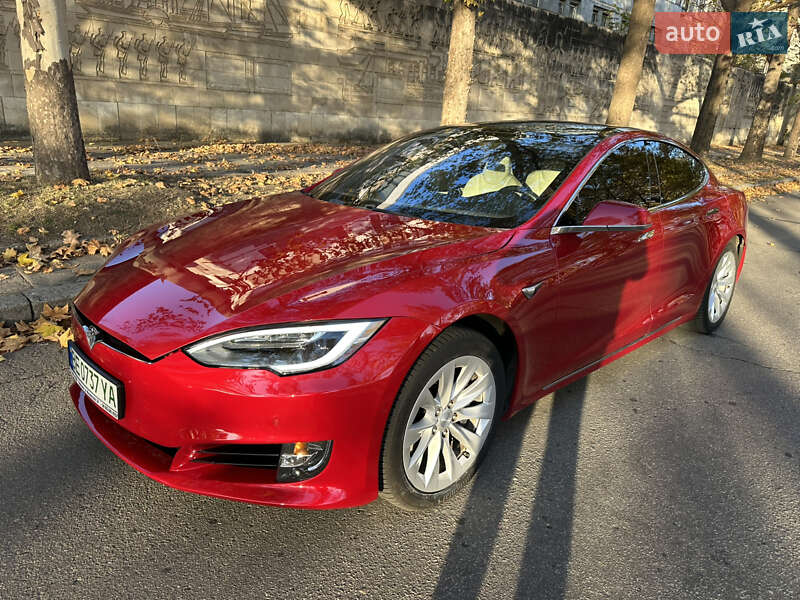 Tesla Model S 2019