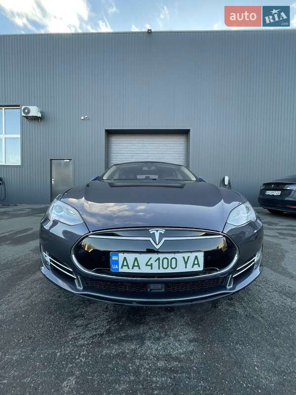 Ліфтбек Tesla Model S 2014 в Києві