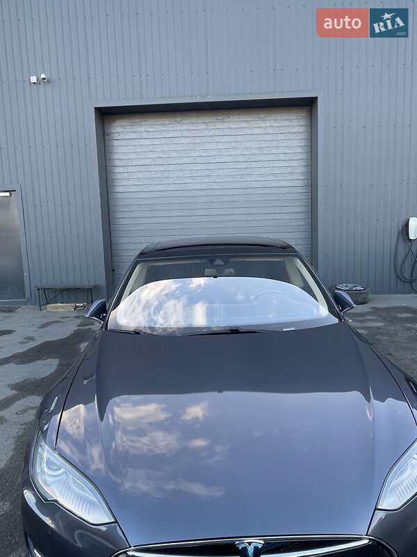 Ліфтбек Tesla Model S 2014 в Києві