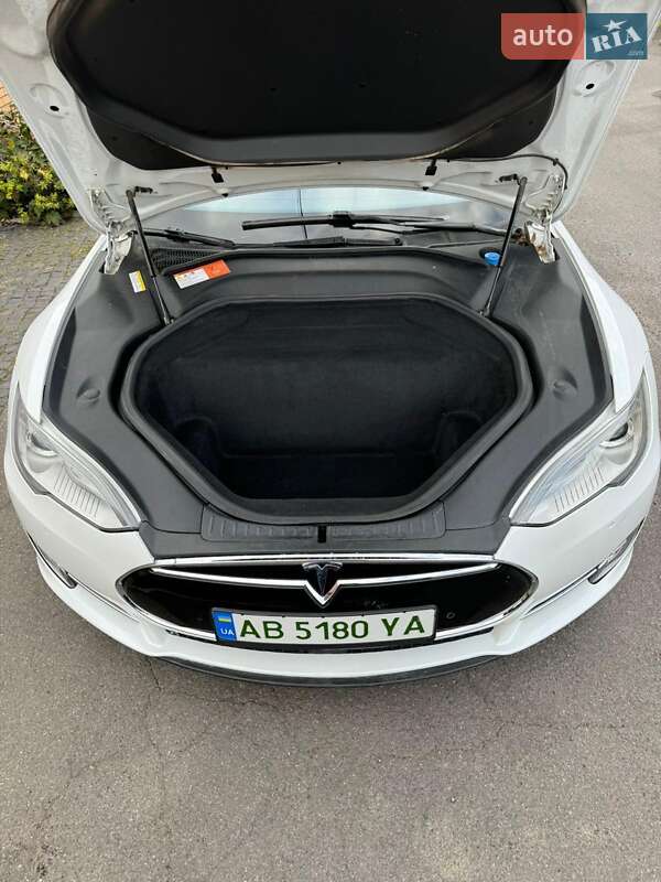 Лифтбек Tesla Model S 2014 в Виннице