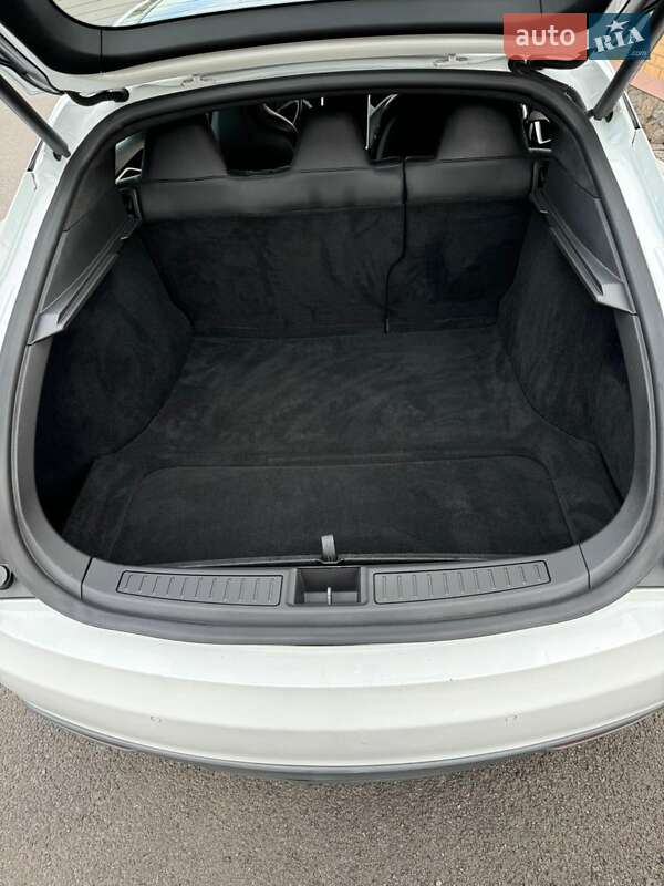 Лифтбек Tesla Model S 2014 в Виннице