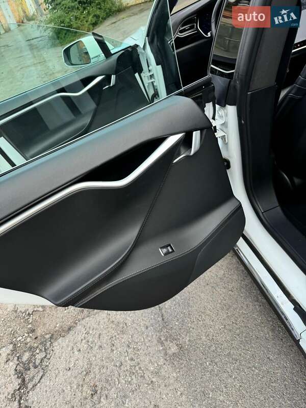 Лифтбек Tesla Model S 2014 в Виннице