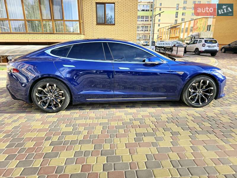 Лифтбек Tesla Model S 2016 в Виннице