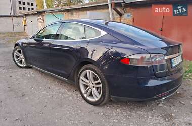 Лифтбек Tesla Model S 2015 в 