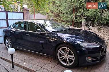Лифтбек Tesla Model S 2015 в 