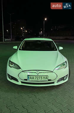 Лифтбек Tesla Model S 2013 в 