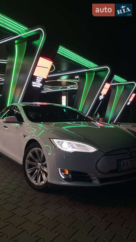 Tesla Model S 2013