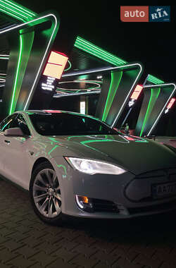 Лифтбек Tesla Model S 2013 в 