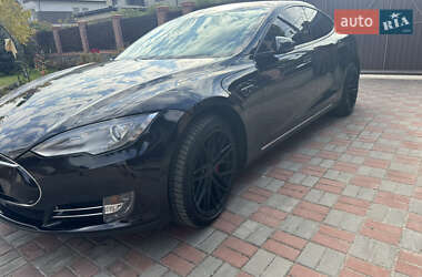 Лифтбек Tesla Model S 2015 в Киеве