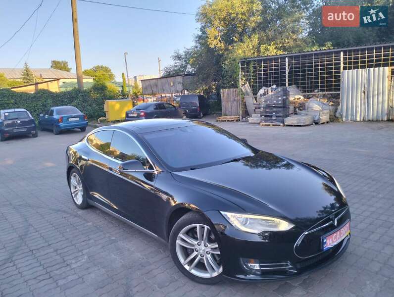 Лифтбек Tesla Model S 2016 в 