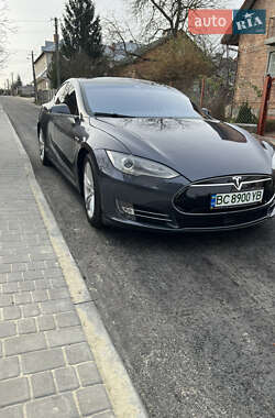 Лифтбек Tesla Model S 2015 в Львове