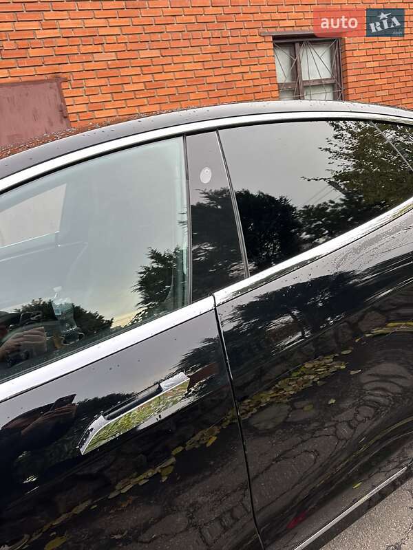 Ліфтбек Tesla Model S 2017 в Харкові