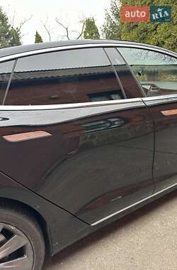 Лифтбек Tesla Model S 2017 в 