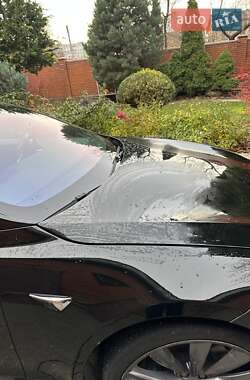 Лифтбек Tesla Model S 2017 в 