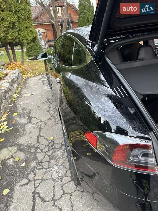 Ліфтбек Tesla Model S 2017 в Харкові