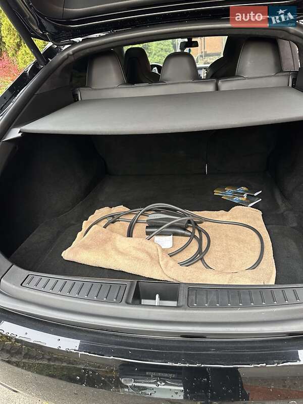Ліфтбек Tesla Model S 2017 в Харкові