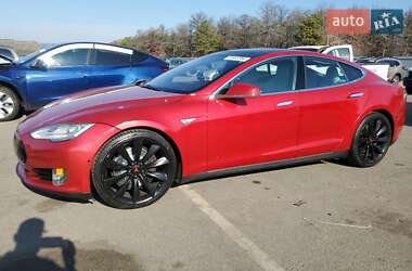 Tesla Model S 2015