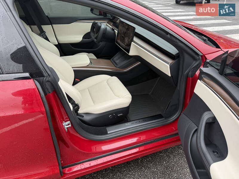 Лифтбек Tesla Model S 2022 в Виннице