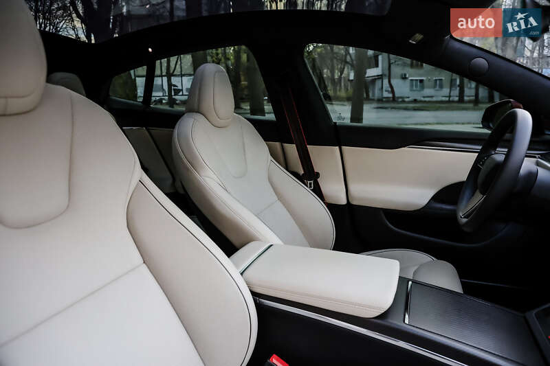 Лифтбек Tesla Model S 2023 в Днепре