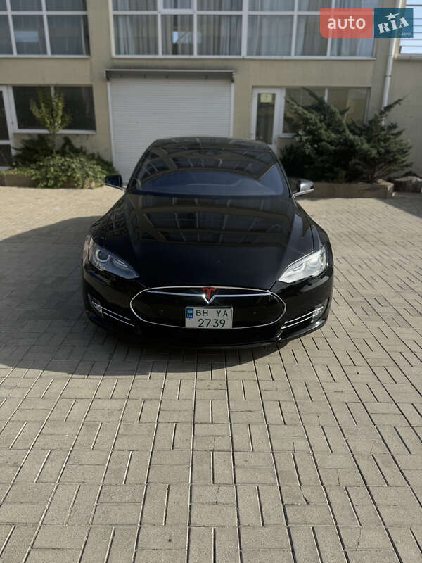Tesla Model S 2015