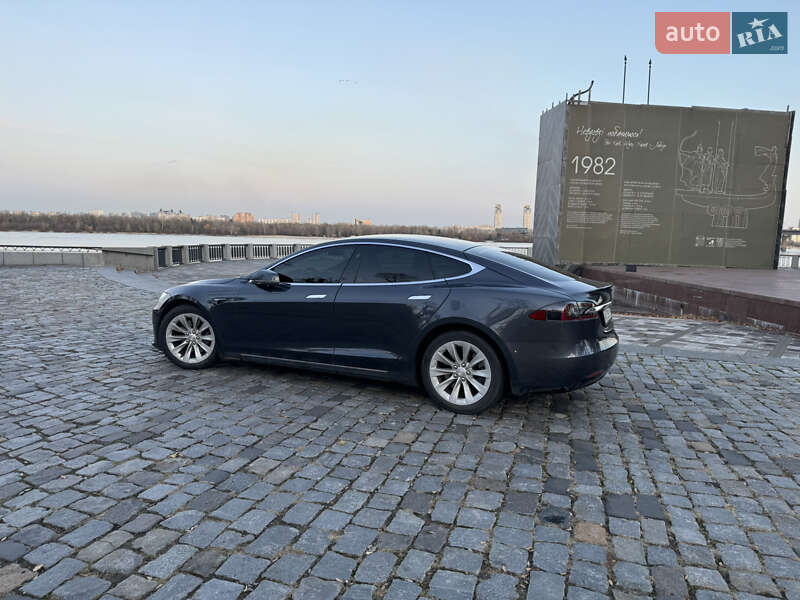 Лифтбек Tesla Model S 2020 в Киеве
