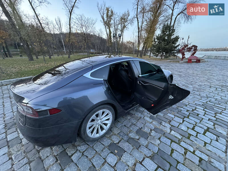 Лифтбек Tesla Model S 2020 в Киеве