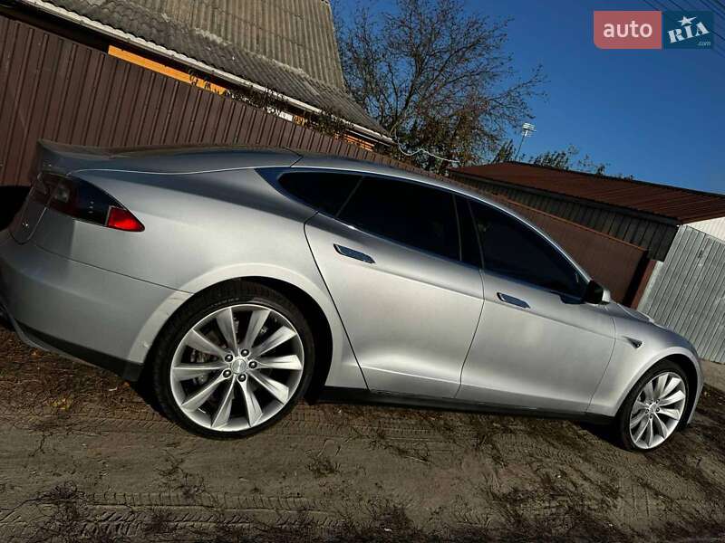 Лифтбек Tesla Model S 2013 в Киеве