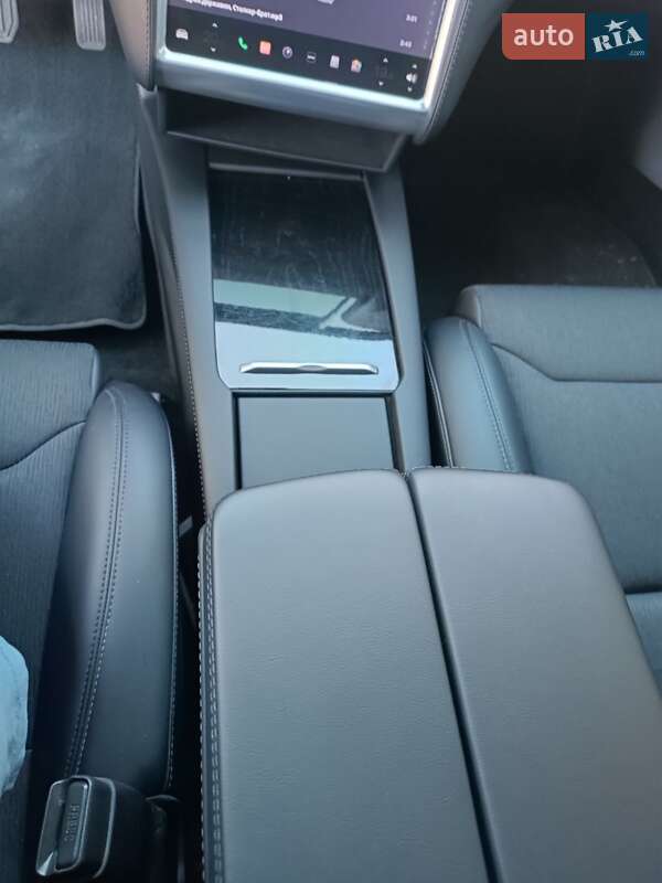 Лифтбек Tesla Model S 2017 в Черновцах