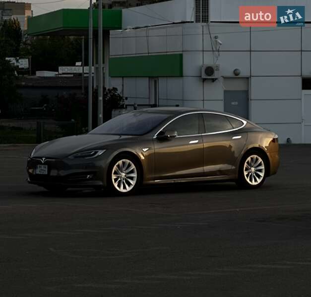 Лифтбек Tesla Model S 2016 в Одессе