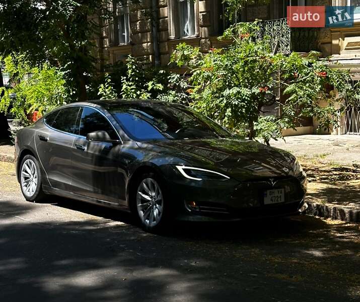 Лифтбек Tesla Model S 2016 в Одессе