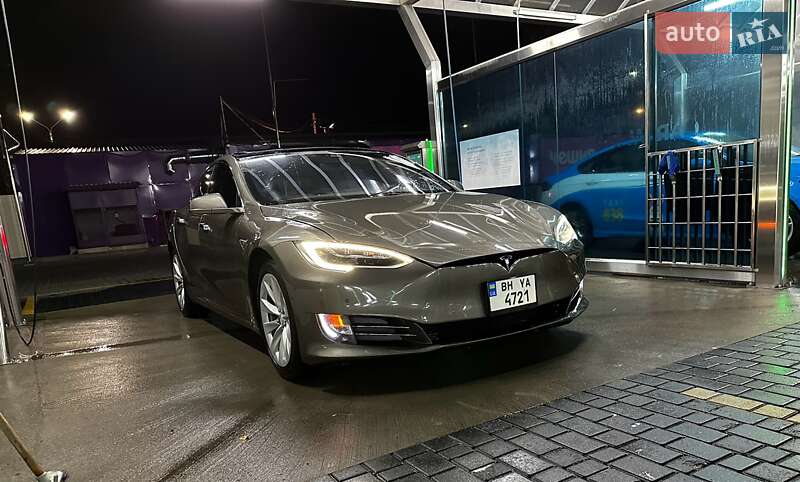 Tesla Model S 2016