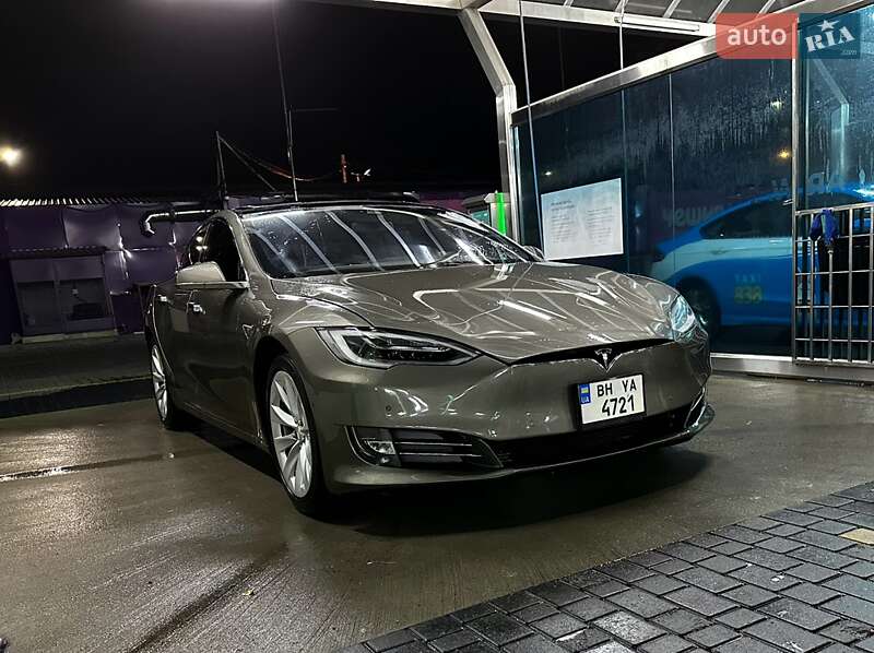 Лифтбек Tesla Model S 2016 в Одессе