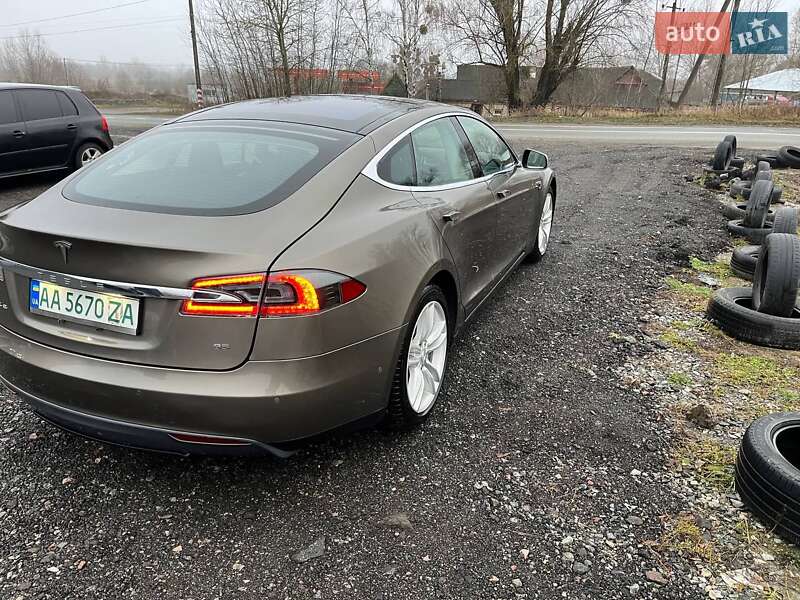 Лифтбек Tesla Model S 2015 в Киеве фото 3 Лифтбек Tesla Model S 2015 в Киеве