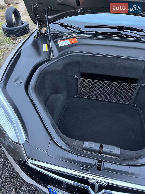 Лифтбек Tesla Model S 2015 в Киеве фото 8 Лифтбек Tesla Model S 2015 в Киеве