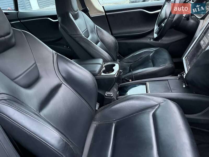 Лифтбек Tesla Model S 2015 в Киеве фото 15 Лифтбек Tesla Model S 2015 в Киеве