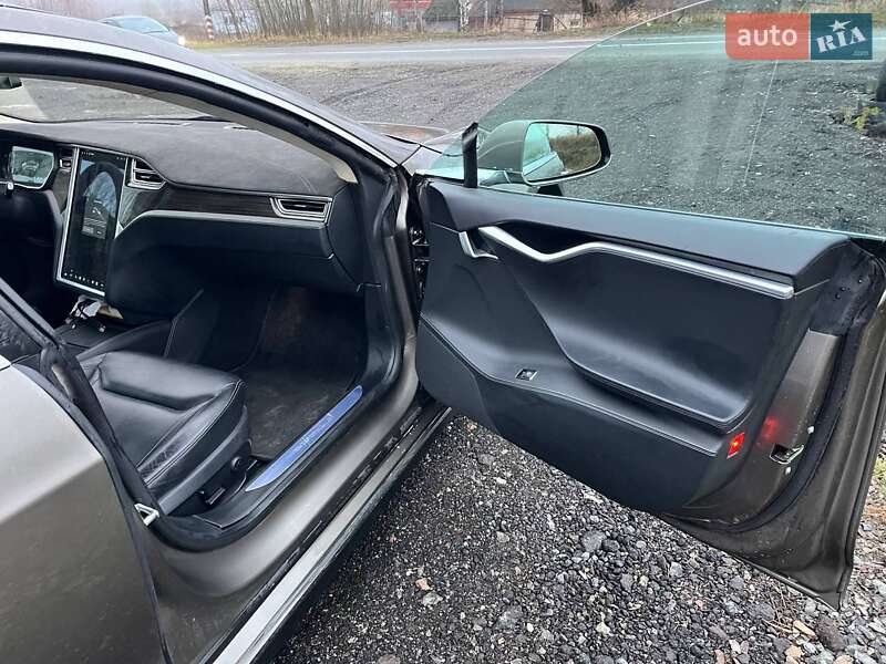 Лифтбек Tesla Model S 2015 в Киеве фото 17 Лифтбек Tesla Model S 2015 в Киеве