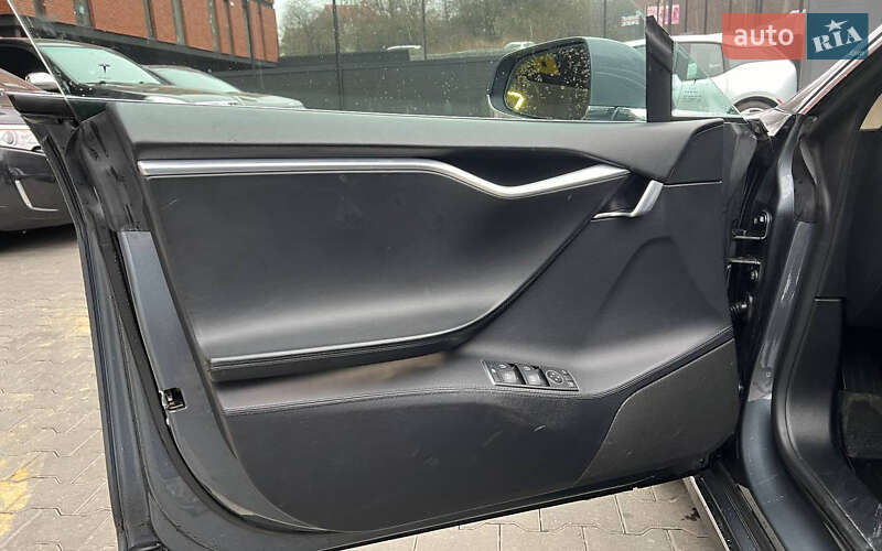 Ліфтбек Tesla Model S 2012 в Чернівцях