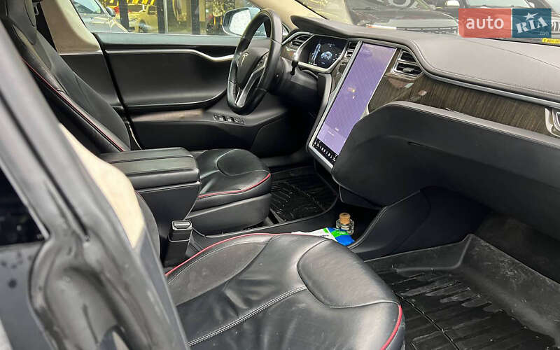 Ліфтбек Tesla Model S 2012 в Чернівцях
