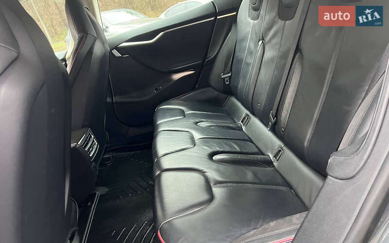 Ліфтбек Tesla Model S 2012 в Чернівцях
