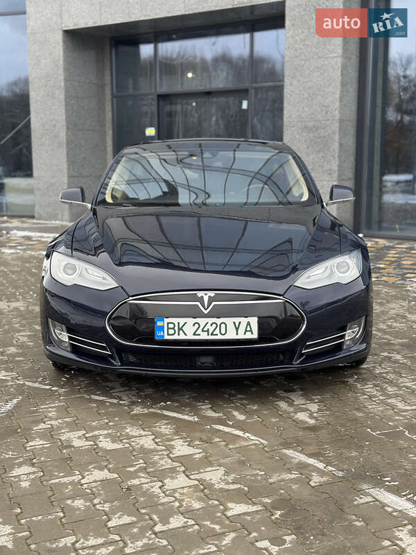 Лифтбек Tesla Model S 2015 в Ровно фото 5 Лифтбек Tesla Model S 2015 в Ровно